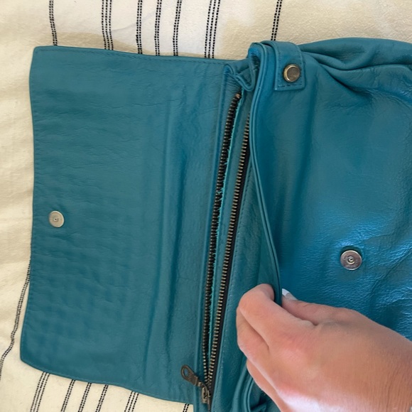 TYLIE MALIBU Turquoise Blue Clutch Bronze Studs - Picture 2 of 4